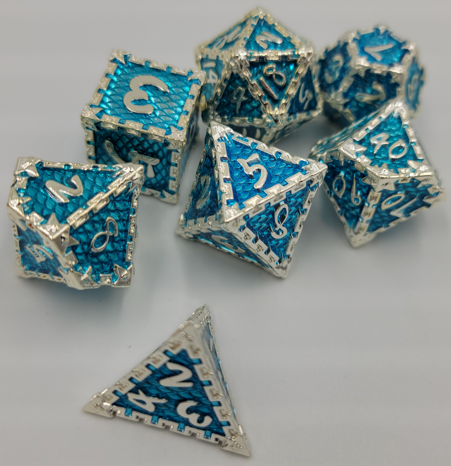 Blue & Silver Dragon Scale Metal 7 Piece D&D Dice Set + Metal Box