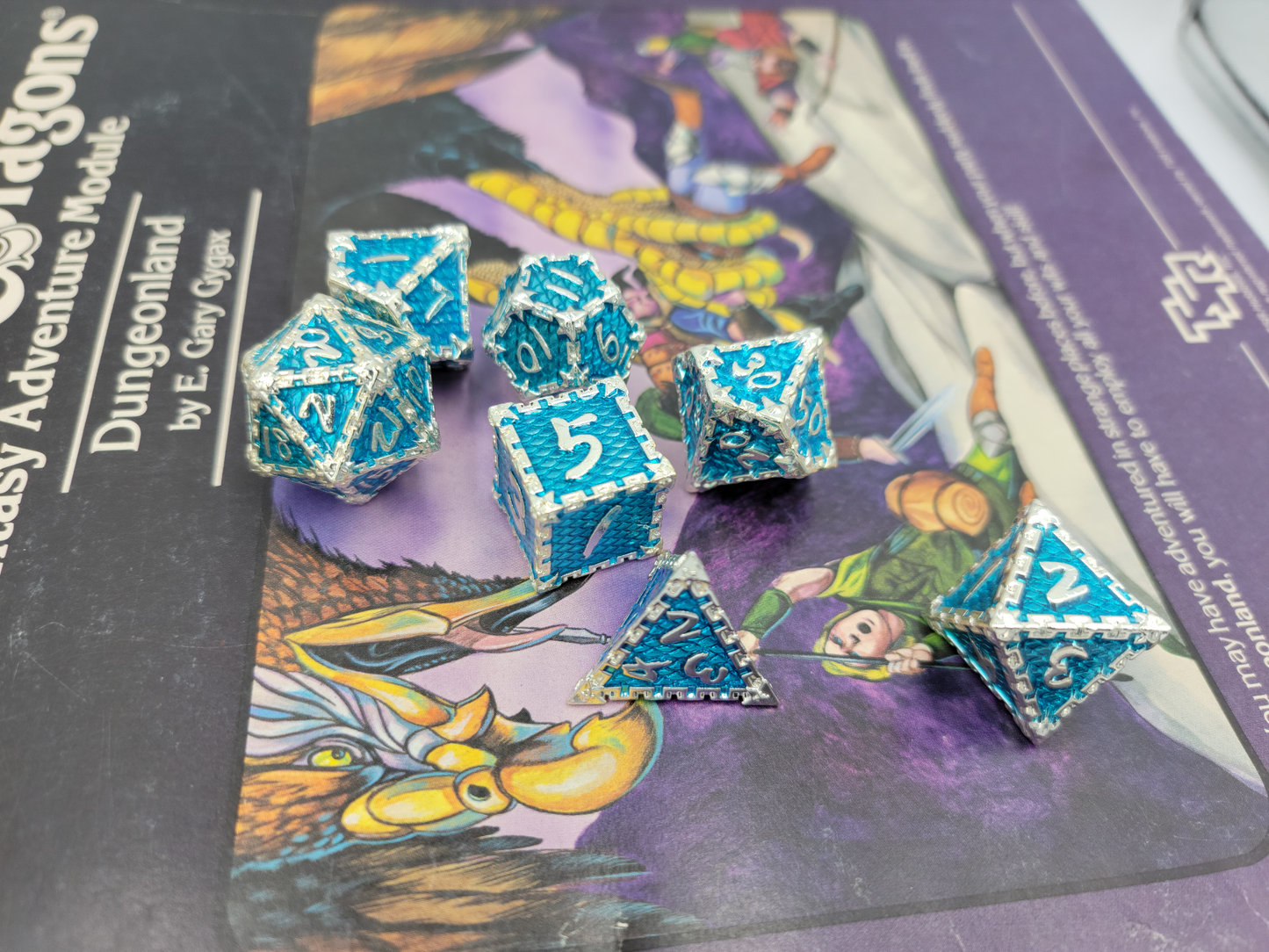 Blue & Silver Dragon Scale Metal 7 Piece D&D Dice Set + Metal Box